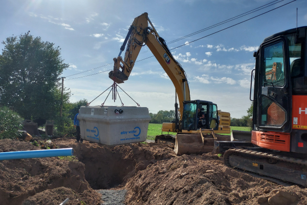 nettoyage-terrain-recuperateur-eau-assainissement-service-debrousailleuse